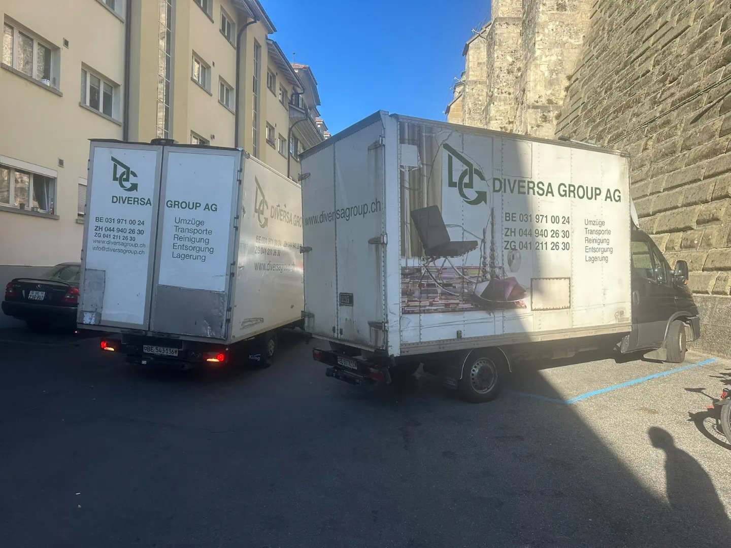 Diversa Group Umzugswagen vor dem Auslandsumzug aus der Schweiz mit Zollabwicklung